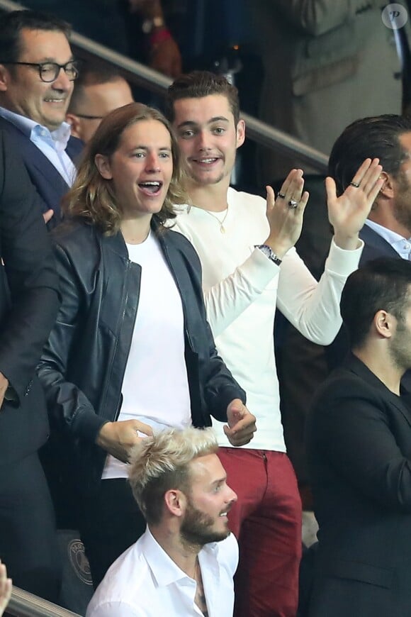 Pierre Sarkozy et Louis Sarkozy, Matt Pokora (M. Pokora) au match de Ligue des champions Psg contre Arsenal au Parc des Princes à Paris le 13 septembre 2016. © Cyril Moreau/Bestimage