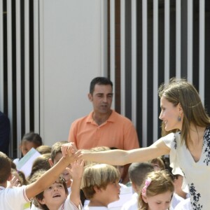 La reine Letizia d'Espagne inaugurait officiellement l'année scolaire 2016-2017 à l'école Ginés Morata d'Almeria, en Andalousie, le 13 septembre 2016.