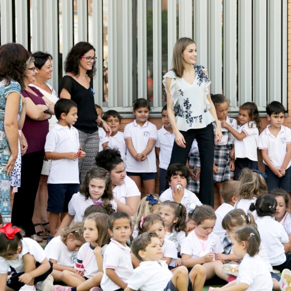La reine Letizia d'Espagne inaugurait officiellement l'année scolaire 2016-2017 à l'école Ginés Morata d'Almeria, en Andalousie, le 13 septembre 2016.