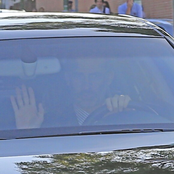 Le roi Felipe VI et la reine Letizia emmènent leurs filles Leonor et Sofia au collège Santa Maria de los Rosales pour la rentrée des classes à Madrid le 12 septembre 2016.