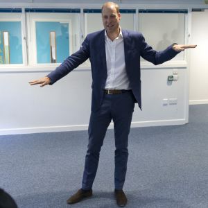 Alors, cette vague ? Le prince William, duc de Cambridge, danse (ou, du moins, essaye) lors de sa visite à la Caius House, un centre pour les jeunes à Londres dans le quartier de Battersea le 14 septembre 2016.