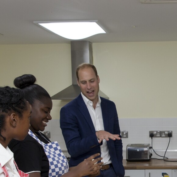 Le prince William, duc de Cambridge, en visite à la Caius House, un centre pour les jeunes à Londres dans le quartier de Battersea le 14 septembre 2016.