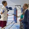 Le prince William a décliné une invitation à boxer lors de sa visite à la Caius House, un centre pour les jeunes à Londres dans le quartier de Battersea le 14 septembre 2016. "J'ai oublié mes gants à la maison", a prétexté avec humour le duc de Cambridge.
