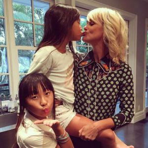 Laeticia Hallyday et ses filles Jade et Joy, sur Instagram. Septembre 2016.
