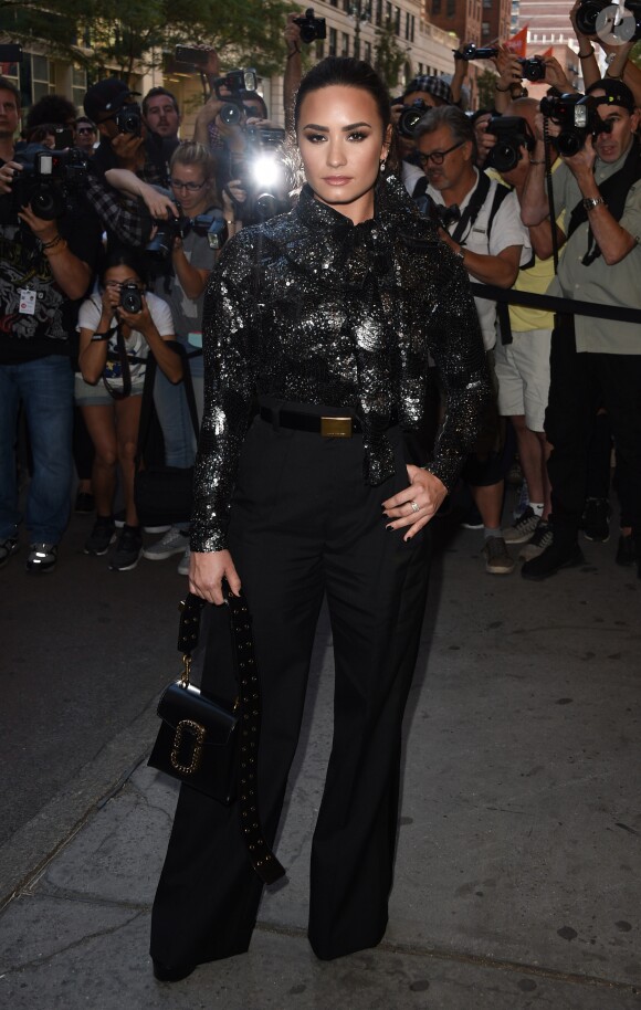 Demi Lovato arrive à l'Hammerstein Ballroom pour assister au défilé Marc Jacobs. New York, le 15 septembre 2016.