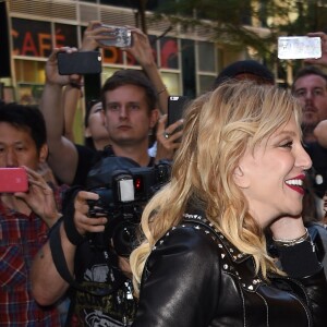 Courtney Love arrive à l'Hammerstein Ballroom pour assister au défilé Marc Jacobs. New York, le 15 septembre 2016.