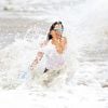 Le mannequin Kristen Live en pleine séance photo pour 138 water sur la plage de Malibu, le 14 septembre 2016.