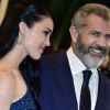 Mel Gibson et sa compagne Rosalind Ross - Montée des marches du film "Blood Father" lors du 69e Festival International du Film de Cannes. Le 21 mai 2016. © Giancarlo Gorassini/Bestimag