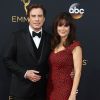 John Travolta et sa femme Kelly Preston - 68ème cérémonie des Emmy Awards au Microsoft Theater à Los Angeles, le 18 septembre 2016.