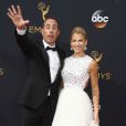 Jerry Seinfeld et sa femme Jessica Seinfeld - 68ème cérémonie des Emmy Awards au Microsoft Theater à Los Angeles, le 18 septembre 2016.