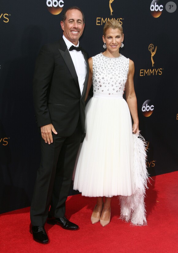 Jerry Seinfeld et sa femme Jessica Seinfeld - 68ème cérémonie des Emmy Awards au Microsoft Theater à Los Angeles, le 18 septembre 2016.