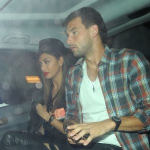 Nicole Scherzinger et son compagnon Grigor Dimitrov rentrent à leur hôtel après un dîner romantique au restaurant Sketch à Londres, le 21 juin 2016.