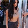 Kim Kardashian en pleine séance de shopping à Miami Kim, entourée de ses deux soeurs Khloé et Kourtney ainsi que son meilleur ami Jonathan Chetan. Le 16 septembre 2016