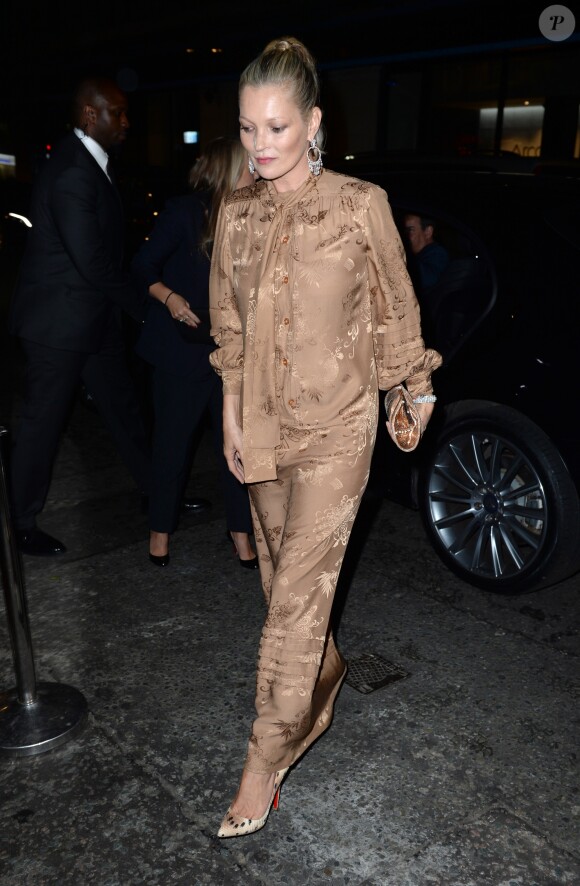 Kate Moss assiste au dîner de lancement du numéro spécial BoF 500 du magazine The Business of Fashion au London EDITION. Londres, le 19 septembre 2016.