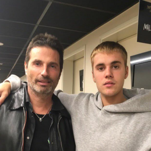 Le sculpteur Richard Orlinski dans les coulisses du concert de Justin Bieber à l'AccorHotels Arena, le 20 septembre 2016