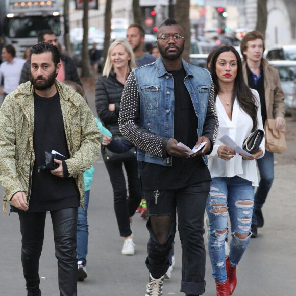 Exclusif - Djibril Cissé et sa compagne Marie-Cécile Lenzini arrivent au concert de Justin Bieber à l'AccorHotels Arena à Paris dans le cadre de sa tournée "Purpose World Tour", le 20 septembre 2016.