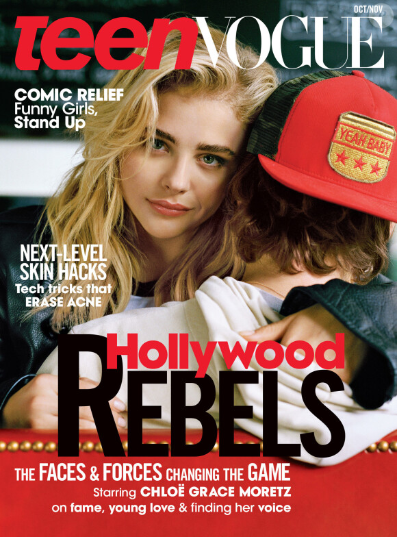 Couverture du magazine TeenVogue avec Chloe Grace Moretz qui enalce Brooklyn Beckham, alors que le couple se serait séparé. Le 17 septembre 2016
