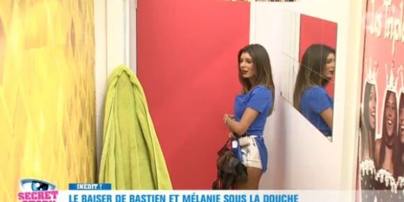 Sarah surprend Mélanie et Bastien sous la douche, dans "Secret Story 10", mercredi 21 septembre 2016, sur NT1