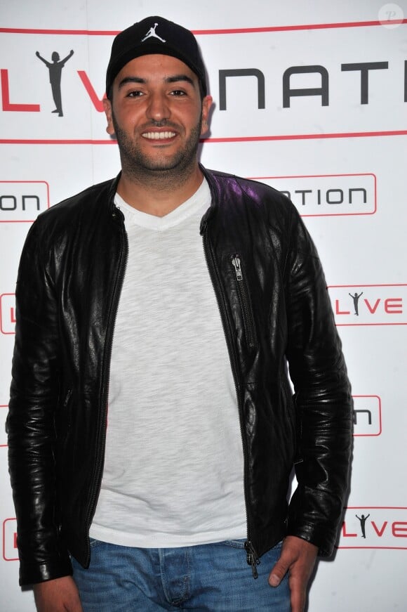 Kamel Le Magicien pose dans les salons de Bercy avant d'assister au concert de Beyonce a Paris, France le 25 avril 2013.