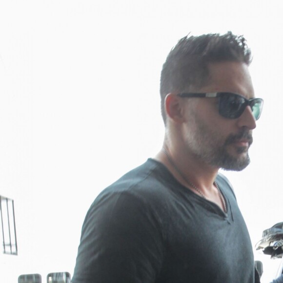 Sofia Vergara et son mari Joe Manganiello prennent un vol à l'aéroport de Los Angeles, le 19 septembre 2016.