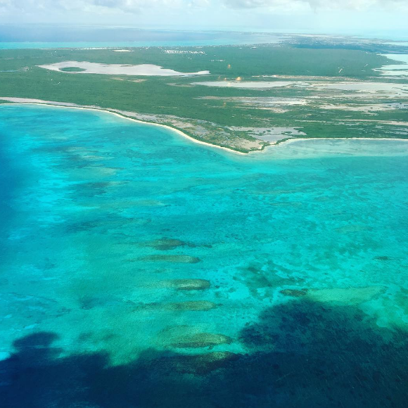 Les eaux turquoises des Îles Turques-et-Caïques.