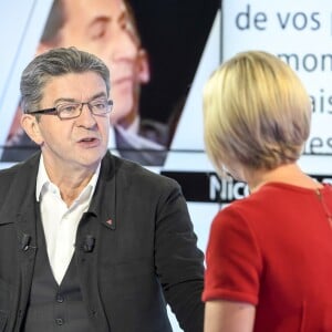 Exclusif - Première diffusion du magazine politique "Punchline" présenté par Laurence Ferrari avec Jean-Luc Mélenchon (candidat de "La France insoumise" à l'élection présidentielle) en invité, dans les studios de C8 à Paris, le 25 septembre 2016. Punchline est en direct tous les dimanches à 12h05 sur C8 et produit par C8 / Newstime / Eléphant & Cie. © Pierre Perusseau/Bestimage Verbatim de Jean-Luc Mélenchon : "Toutes les références à l'histoire sont constructives." "Qui à part moi propose d'en finir avec la Vème République et de convoquer une Assemblée constituante ? " "L'euro tel qu'il est, est un garrot qui tue la production." "Il faut sortir des traités européens car ils provoquent la pagaille et la misère." "Je suis pour le vote obligatoire en tenant compte des bulletins blancs." "Il faut avoir une attitude rationnelle et organisée avec l'immigration." "Je suis candidat pour être élu." "Il ne faut pas proposer aux jeunes de s'endetter pour faire leurs études. Je propose une allocation d'autonomie."  No web/No blog pour Belgique/Suisse25/09/2016 - Paris