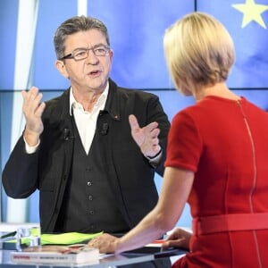 Exclusif - Première diffusion du magazine politique "Punchline" présenté par Laurence Ferrari avec Jean-Luc Mélenchon (candidat de "La France insoumise" à l'élection présidentielle) en invité, dans les studios de C8 à Paris, le 25 septembre 2016. Punchline est en direct tous les dimanches à 12h05 sur C8 et produit par C8 / Newstime / Eléphant & Cie. © Pierre Perusseau/Bestimage Verbatim de Jean-Luc Mélenchon : "Toutes les références à l'histoire sont constructives." "Qui à part moi propose d'en finir avec la Vème République et de convoquer une Assemblée constituante ? " "L'euro tel qu'il est, est un garrot qui tue la production." "Il faut sortir des traités européens car ils provoquent la pagaille et la misère." "Je suis pour le vote obligatoire en tenant compte des bulletins blancs." "Il faut avoir une attitude rationnelle et organisée avec l'immigration." "Je suis candidat pour être élu." "Il ne faut pas proposer aux jeunes de s'endetter pour faire leurs études. Je propose une allocation d'autonomie."  No web/No blog pour Belgique/Suisse25/09/2016 - Paris