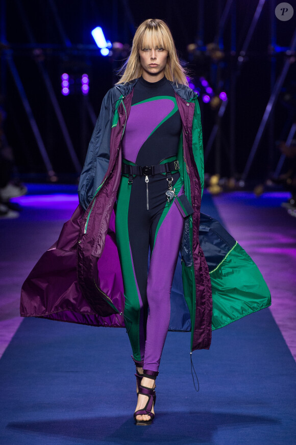Edie Campbell - Défilé de mode Versace collection prêt-à-porter Printemps/Eté 2017 à Milan, le 23 septembre 2016.