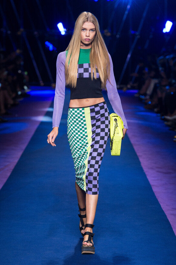 Stella Maxwell - Défilé de mode Versace collection prêt-à-porter Printemps/Eté 2017 à Milan, le 23 septembre 2016.