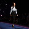 Bella Hadid - Défilé de mode Versace collection prêt-à-porter Printemps/Eté 2017 à Milan, le 23 septembre 2016.