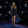 Gigi Hadid - Défilé de mode Versace collection prêt-à-porter Printemps/Eté 2017 à Milan, le 23 septembre 2016.