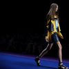 Défilé de mode Versace collection prêt-à-porter Printemps/Eté 2017 à Milan, le 23 septembre 2016.