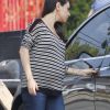 Exclusif - Mila Kunis enceinte se balade dans les rues de Los Angeles, le 12 septembre 2016 © CPA/Bestimage