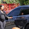 Exclusif - Mila Kunis (enceinte) se promène avec sa fille Wyatt Isabelle Kutcher à Los Angeles le 15 septembre 2016.