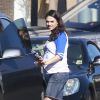 Exclusif - Mila Kunis enceinte se promène avec sa fille Wyatt et son père Mark Kunis dans les rues de Beverly Hills, le 18 septembre 2016