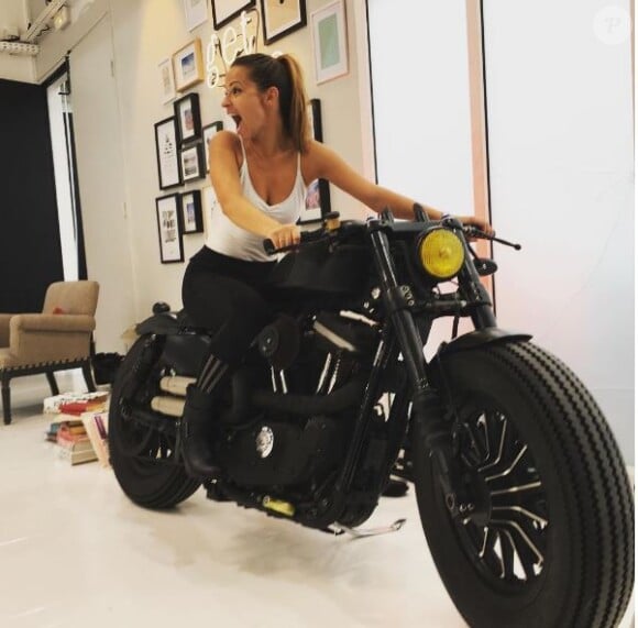 Denitsa Ikonomova sur une moto en pleine répétitions de "Danse avec les stars 7", mardi 26 septembre 2016, sur Instagram