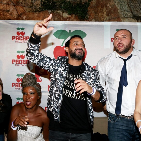 Exclusif - Valerie Bénaïm, Nadège Beausson-Diagne, Cyril Hanouna, Mokhtar Guetari et Capucine Anav - A l'occasion de son 42ème anniversaire, Cyril Hanouna à fait la surprise au public et chroniqueurs de "Touche pas à mon poste" d'emmener tout le monde, aprés l'émission, à Palma de Majorque pour faire la fête dans la célébre discothéque "Le Pacha" Palma de Majorque, le 22 Septembre 2016