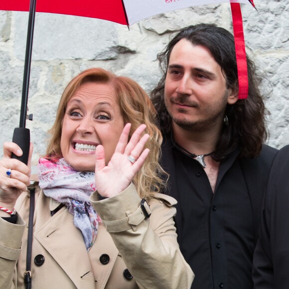 Lara Fabian et son mari Gabriel Di Giorgio assistent à la ducasse de Mons en Belgique, le 22 mai 2016