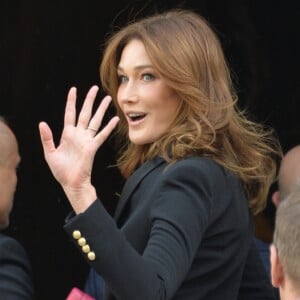 Carla Bruni-Sarkozy - Arrivées au défilé de mode prêt-à-porter printemps-été 2017 "Balmain" à Paris. Le 29 septembre 2016