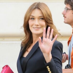 Carla Bruni-Sarkozy - Arrivées au défilé de mode prêt-à-porter printemps-été 2017 "Balmain" à Paris. Le 29 septembre 2016