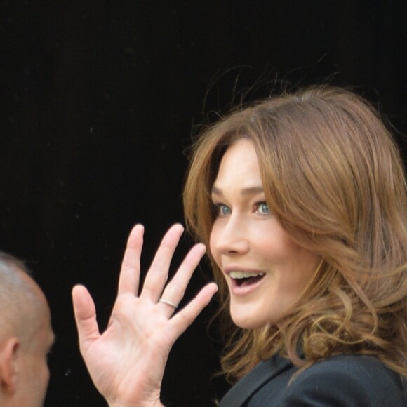 Carla Bruni-Sarkozy - Arrivées au défilé de mode prêt-à-porter printemps-été 2017 "Balmain" à Paris. Le 29 septembre 2016