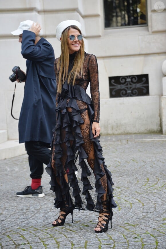 Anna Dello Russo - Arrivées au défilé de mode prêt-à-porter printemps-été 2017 "Balmain" à Paris. Le 29 septembre 2016