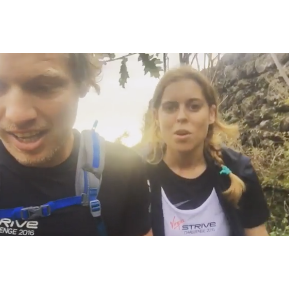 Sam Branson et la princesse Beatrice d'York lors de leur ascension de l'Etna au dernier jour du Virgin Strive Challenge 2016, le 29 septembre 2016 en Sicile. Instagram de Sam Branson.