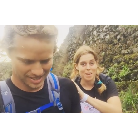 Sam Branson et la princesse Beatrice d'York lors de leur ascension de l'Etna au dernier jour du Virgin Strive Challenge 2016, le 29 septembre 2016 en Sicile. Instagram de Sam Branson.