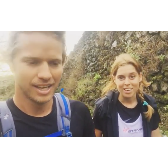 Sam Branson et la princesse Beatrice d'York lors de leur ascension de l'Etna au dernier jour du Virgin Strive Challenge 2016, le 29 septembre 2016 en Sicile. Instagram de Sam Branson.