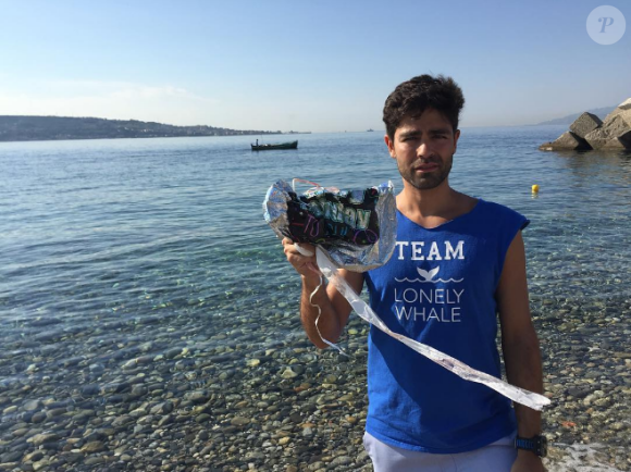 Adrian Grenier a participé au Virgin Strive Challenge 2016, en septembre 2016, traversant à la nage le détroit de Messine au profit des associations Make A Splash et Lonely Whale. Instagram de Sam Branson.