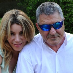 Exclusif - Jean-Marie Bigard et sa femme Lola Marois - Tournage du film "Vive la crise" à Paris. Sortie prévue janvier 2017. Le 25 juin 2016 © Daniel Angeli / Bestimage