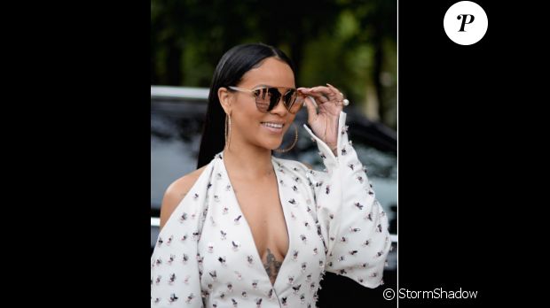 Rihanna au défilé Christian Dior (collection prêt-à-porter printemps-été 2017) au Musée Rodin. Paris, le 30 septembre 2016.
