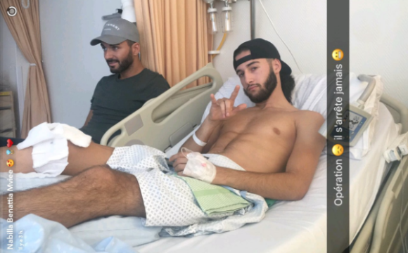 Tarek Benattia à l'hôpital à Genève jpour une opération du genou, le 29 septembre 2016. Ici avec Thomas Vergara.