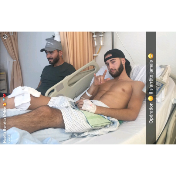 Tarek Benattia à l'hôpital à Genève jpour une opération du genou, le 29 septembre 2016. Ici avec Thomas Vergara.